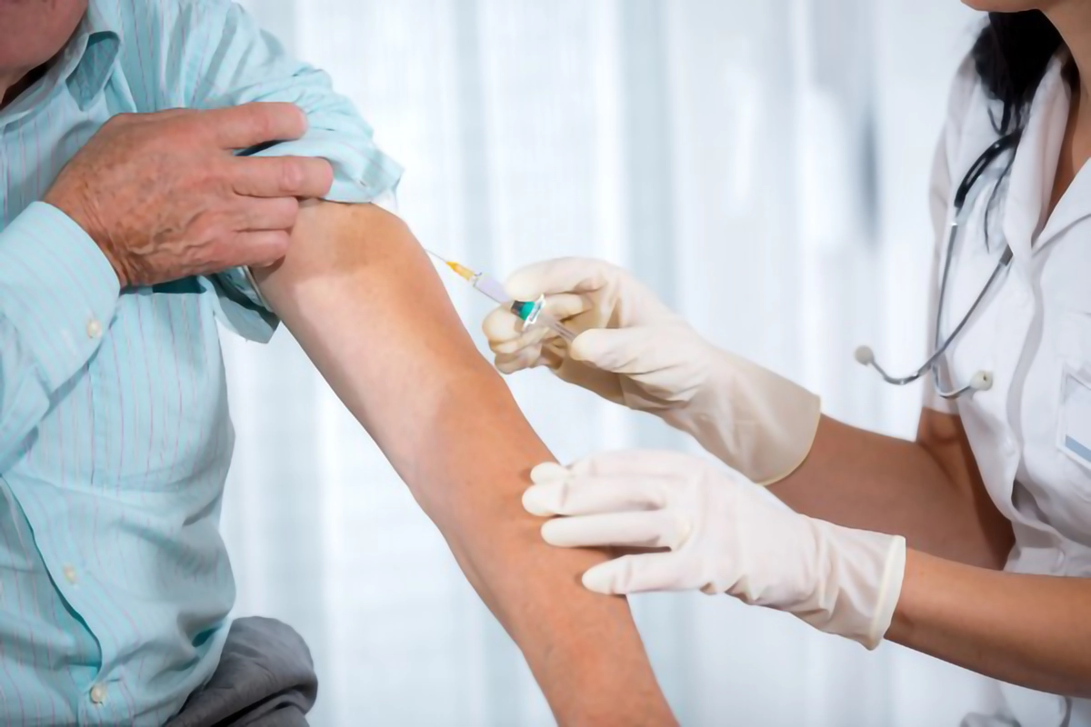 Image of a patient geting vaccinated
