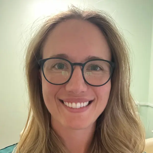 Dr Hannah Beare